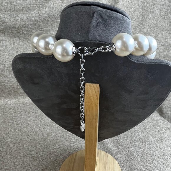 NEW Vivienne Westwood Giant Faux Pearl Necklace Silver - Picture 6 of 9